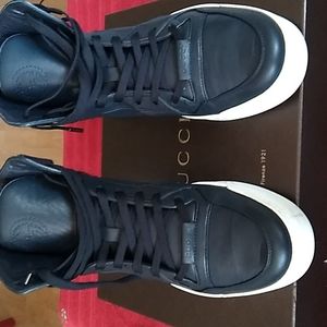 Authentic Men's Gucci Sneakers, Sz 11 ,Navy Blue ,Price Set Firm 💙👌